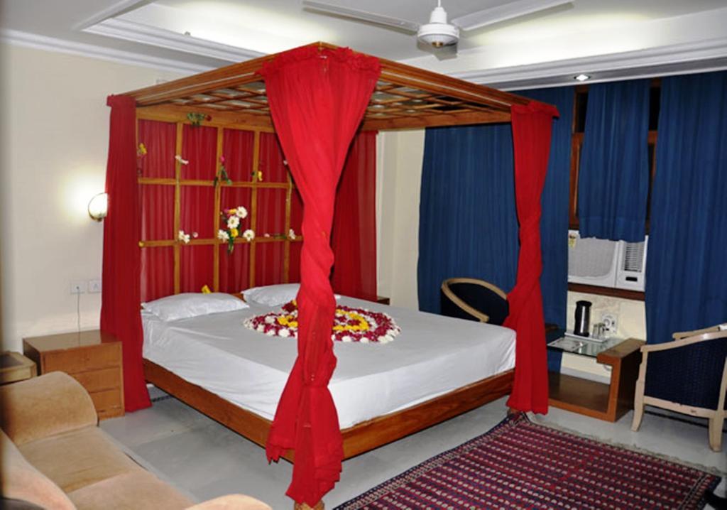 Hotel Aashish
