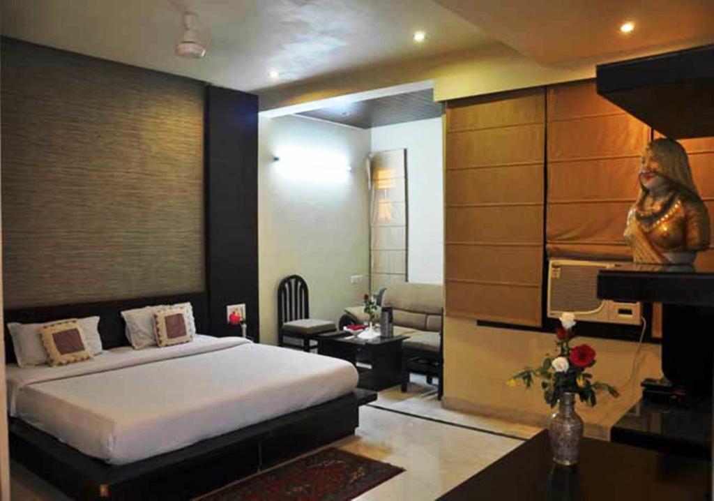 Aashish Hotel 2*