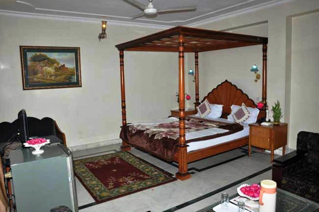 Hotel Aashish
