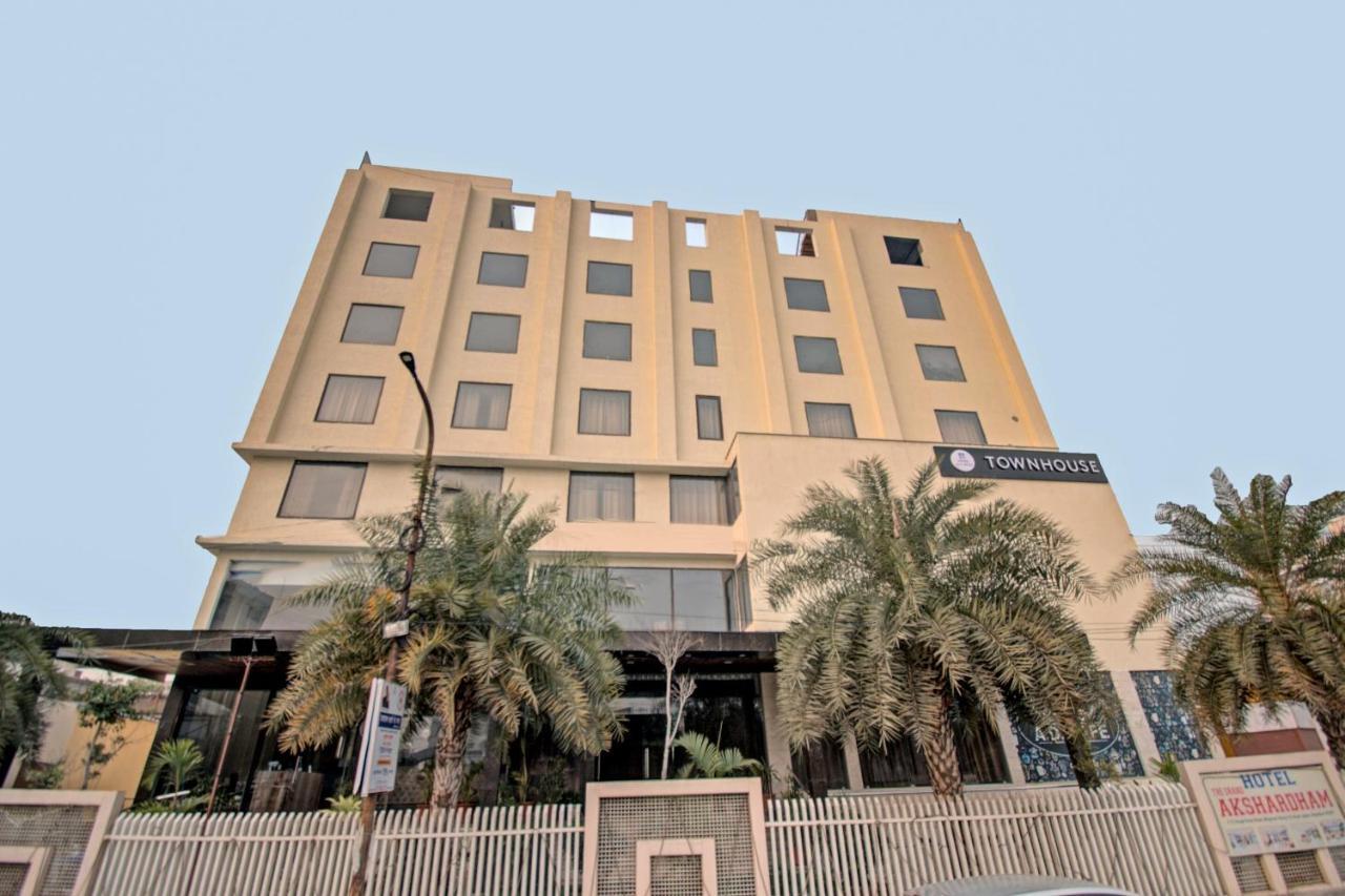 Townhouse 652 Royal Akshayam 4*