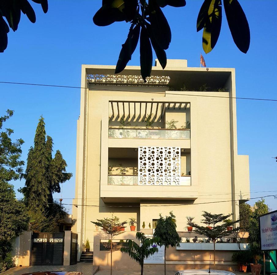 Vasudha Palace 3*