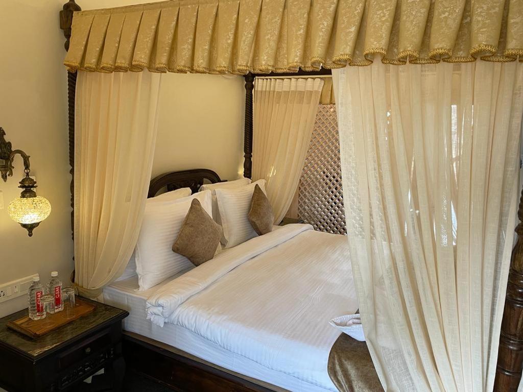 Bhanwar Singh Palace Resort *