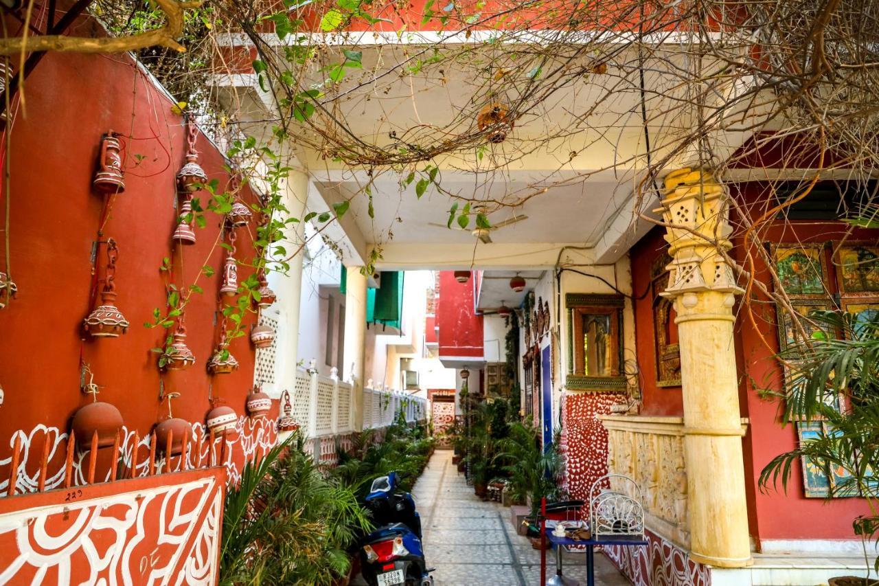Harpalsar Haveli-a Luxury With Garden In Vaishali Nagar 3*