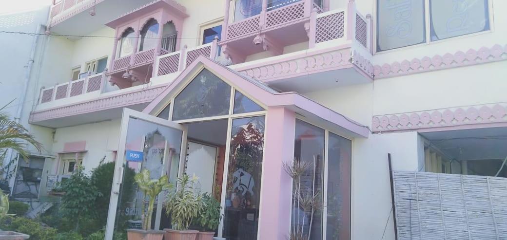 Singhasan House Guest house *
