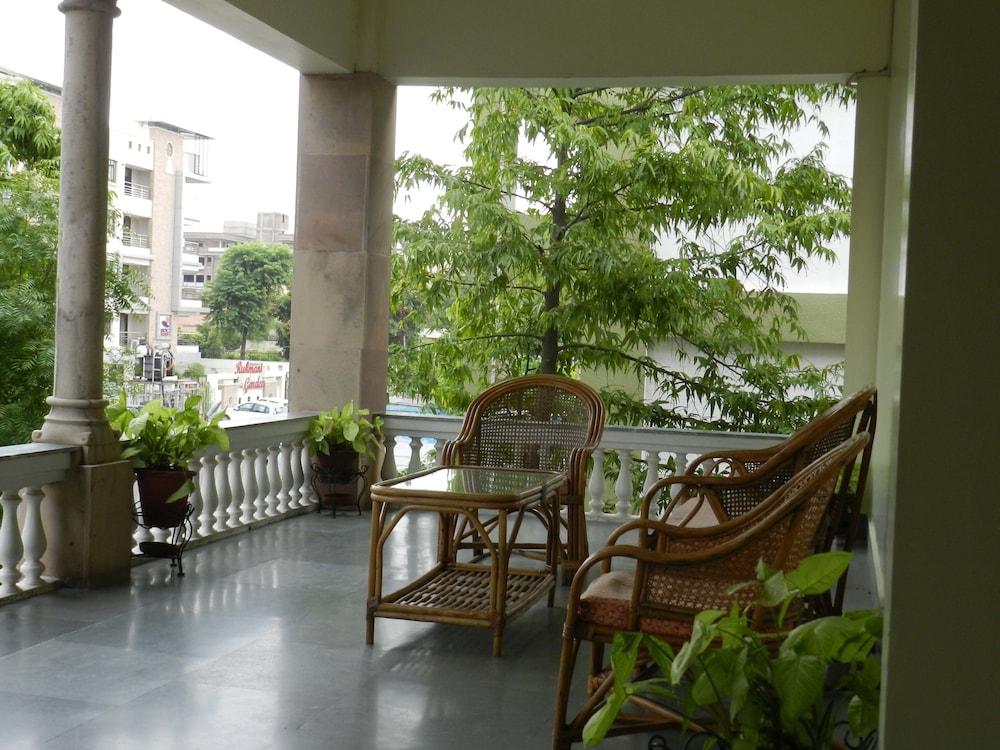 Tara Niwas Hotel