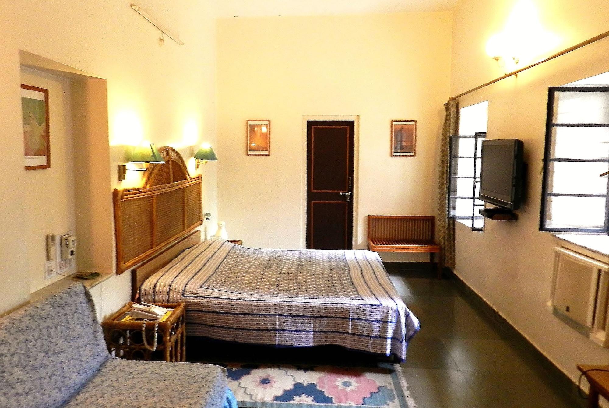 Hotel Jai Niwas 3*