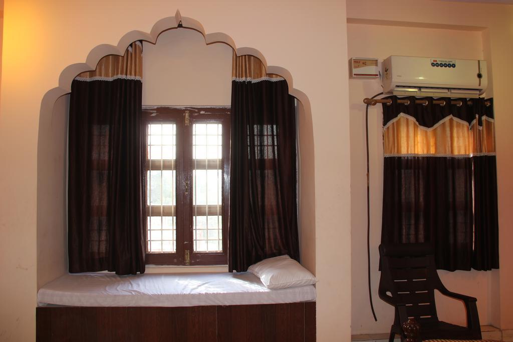 Resort Oyo 15214 Mahal Rajwada Jaipur