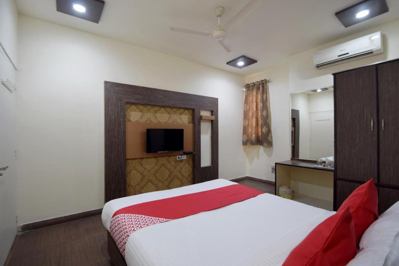 Hotel Oyo Flagship 24936 C-9