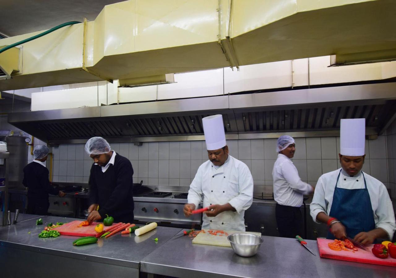 Hotel Shikha Centre