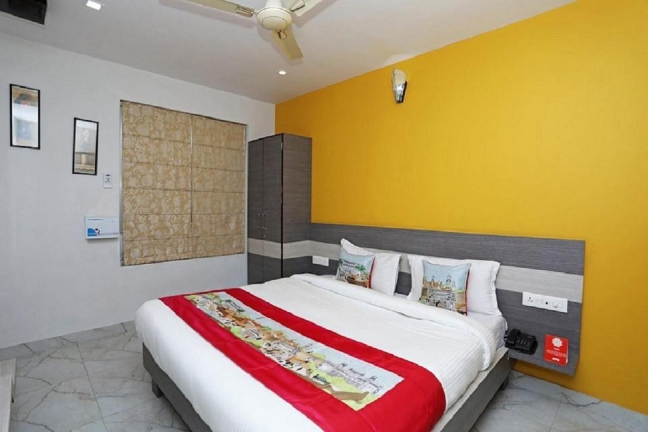 Chandramouli Hotel
