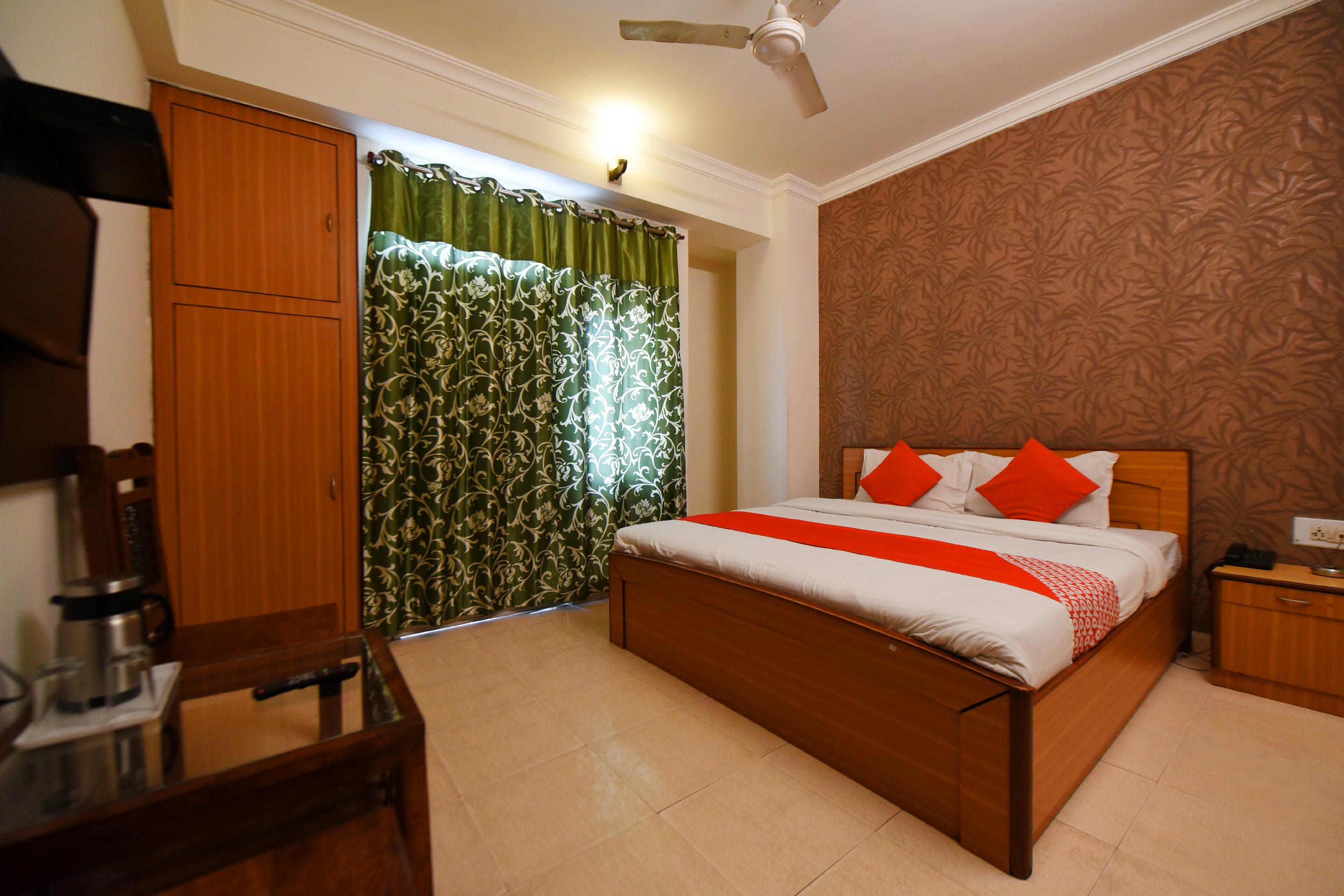 Oyo 22915 C M Regency Jaipur