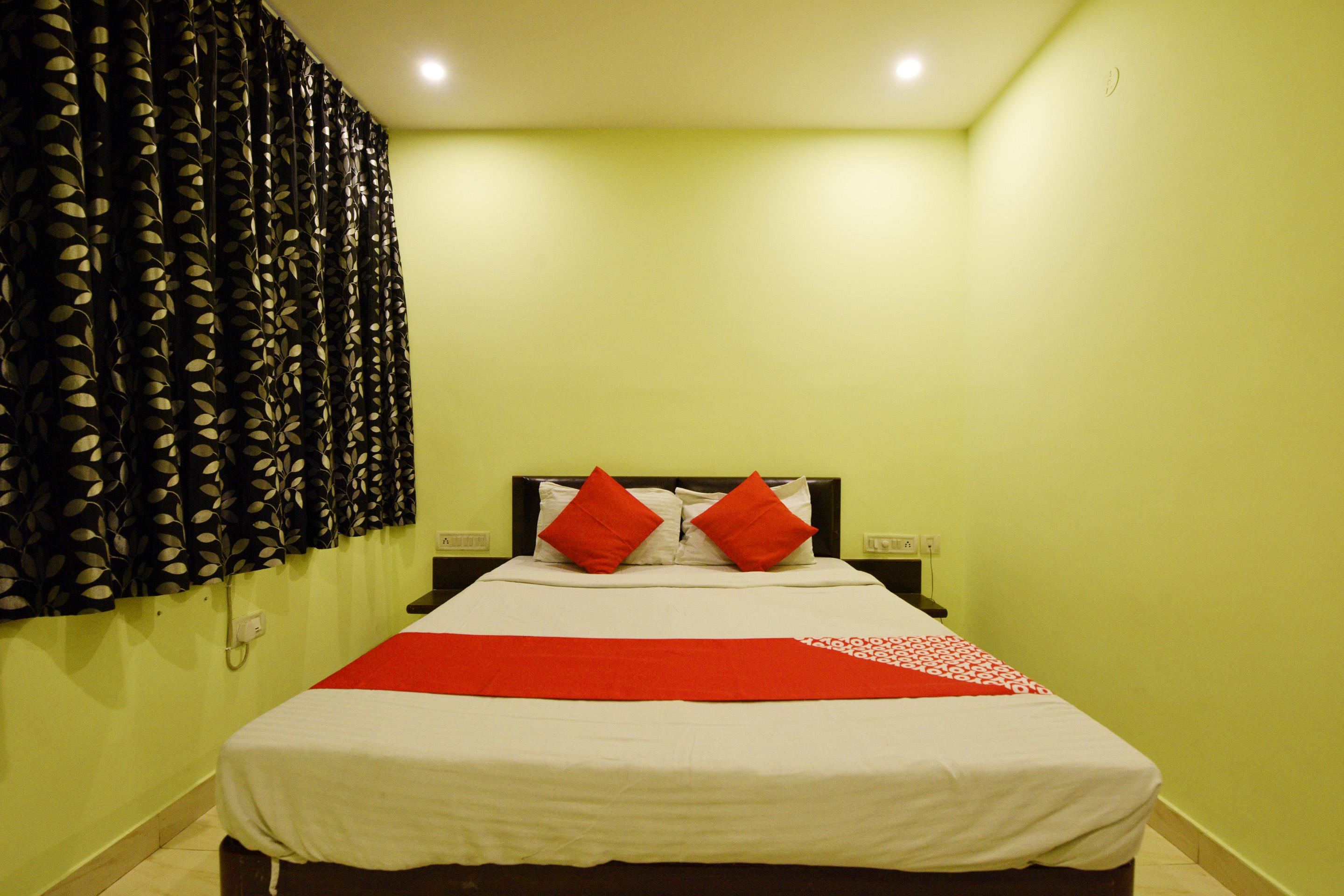 Oyo 3311 Apple 9 Hotel 2*