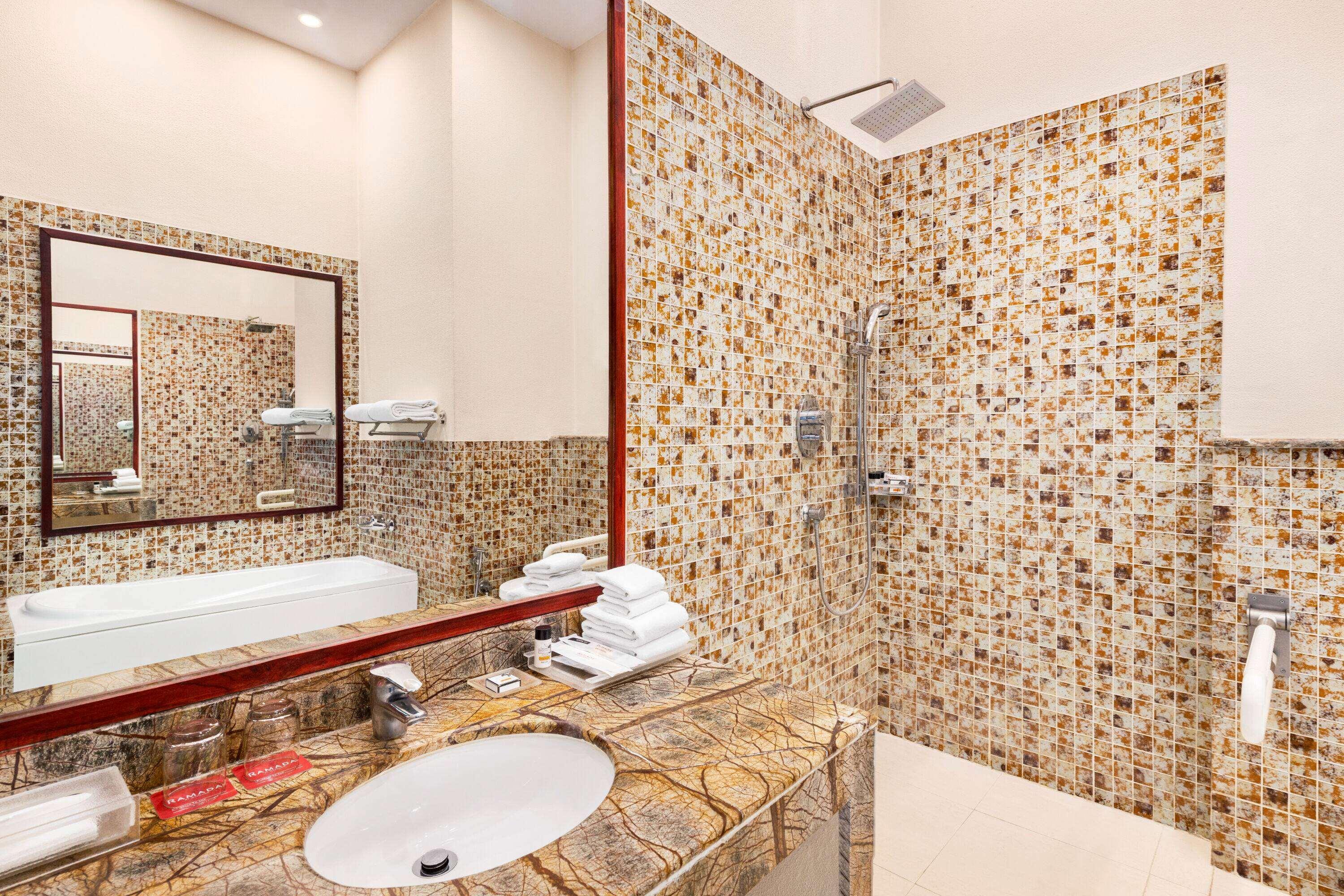 Ramada By Wyndham Jaisinghpura Hotel