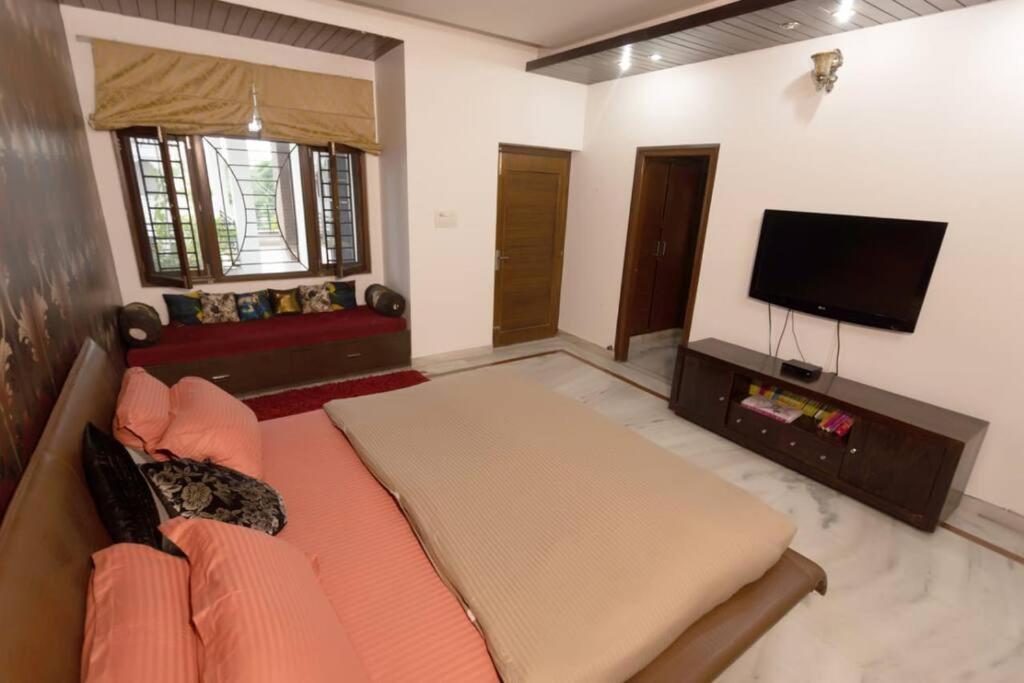 Luxaura 3bhk Pvt Loft Villa *