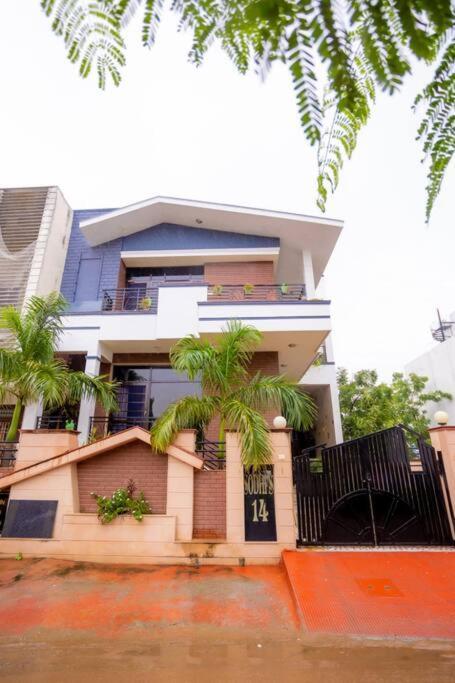 Luxaura 3bhk Pvt Loft *