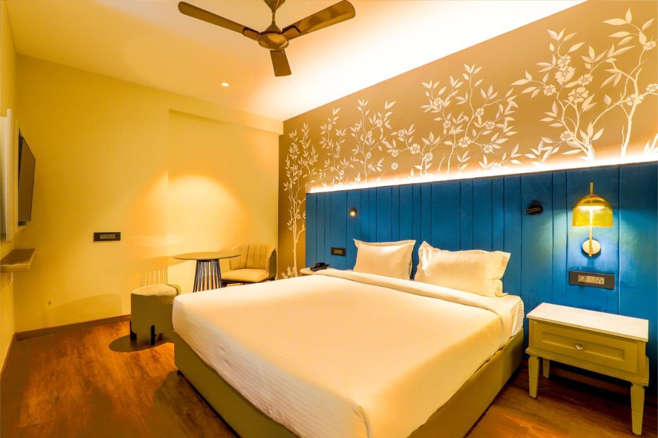 7 Apple Jal Mahal, 3*