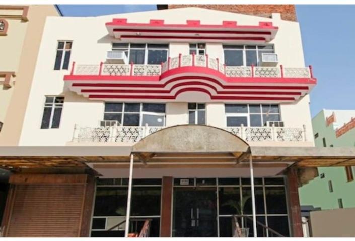 Hotel Apoorva Dlx *