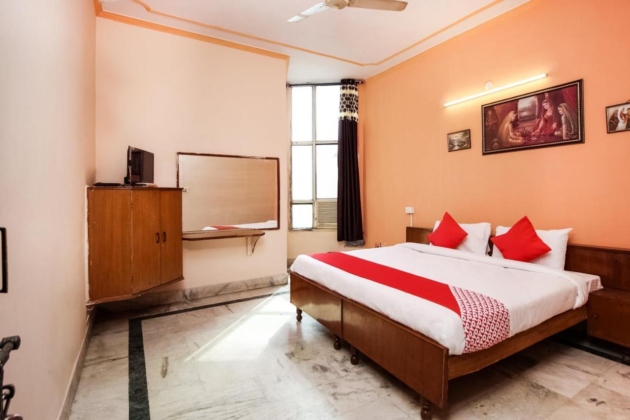 Apoorva Dlx Hotel