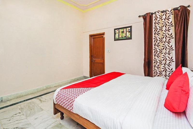 Apoorva Dlx * Jaipur