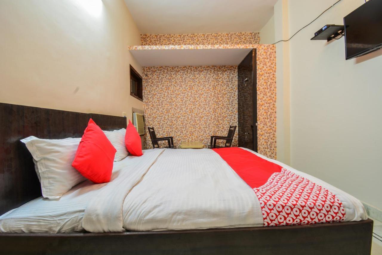 Hotel Oyo 19463 Sapphire Palace 3*