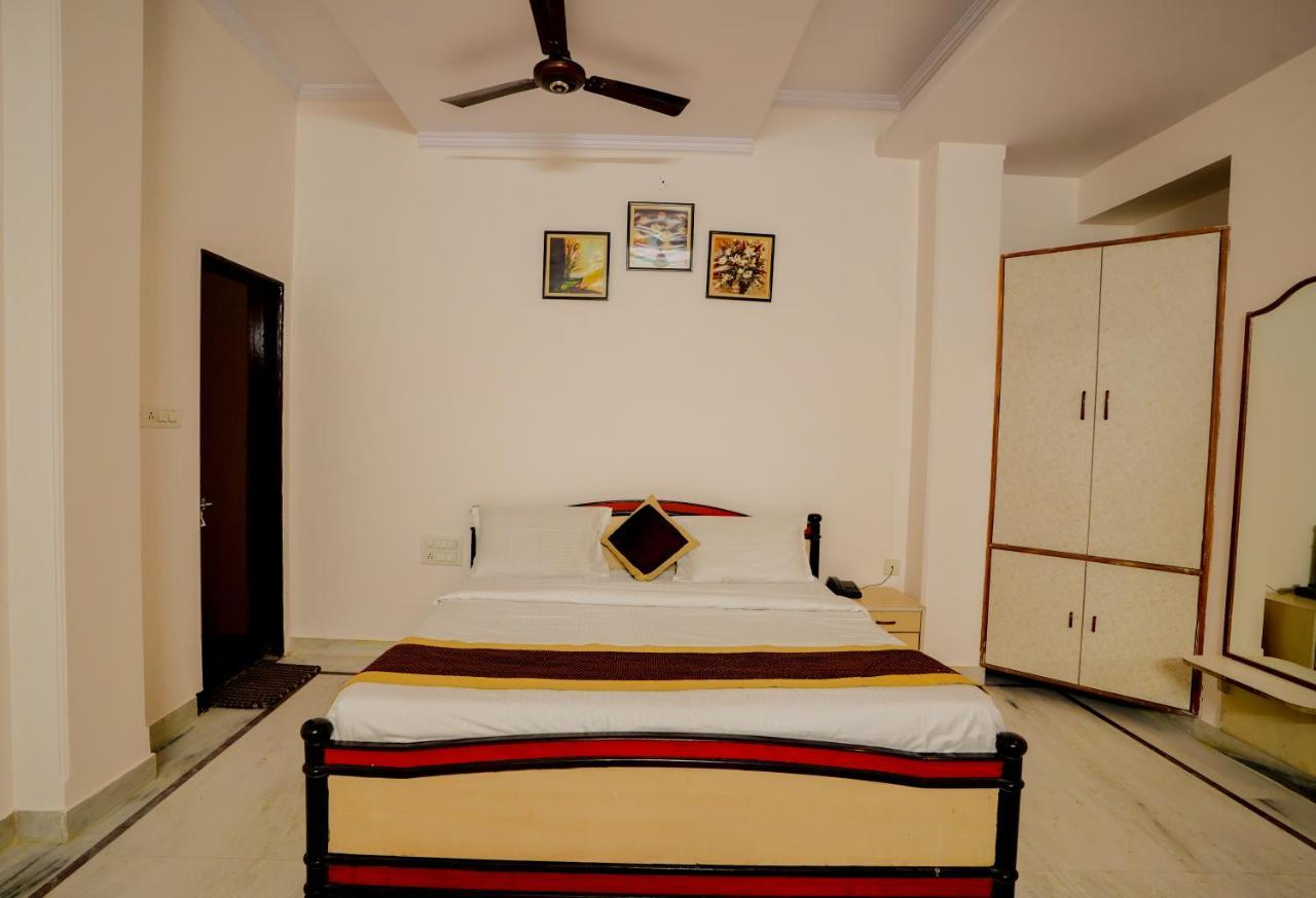 Mansarovar Palace 3*