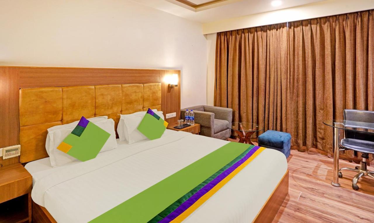 Treebo The Royal Cm, 4 Km From Palace 3*