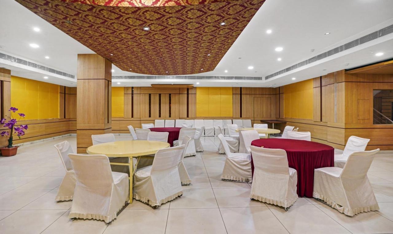 Hotel Treebo The Royal Cm, 4 Km From Palace