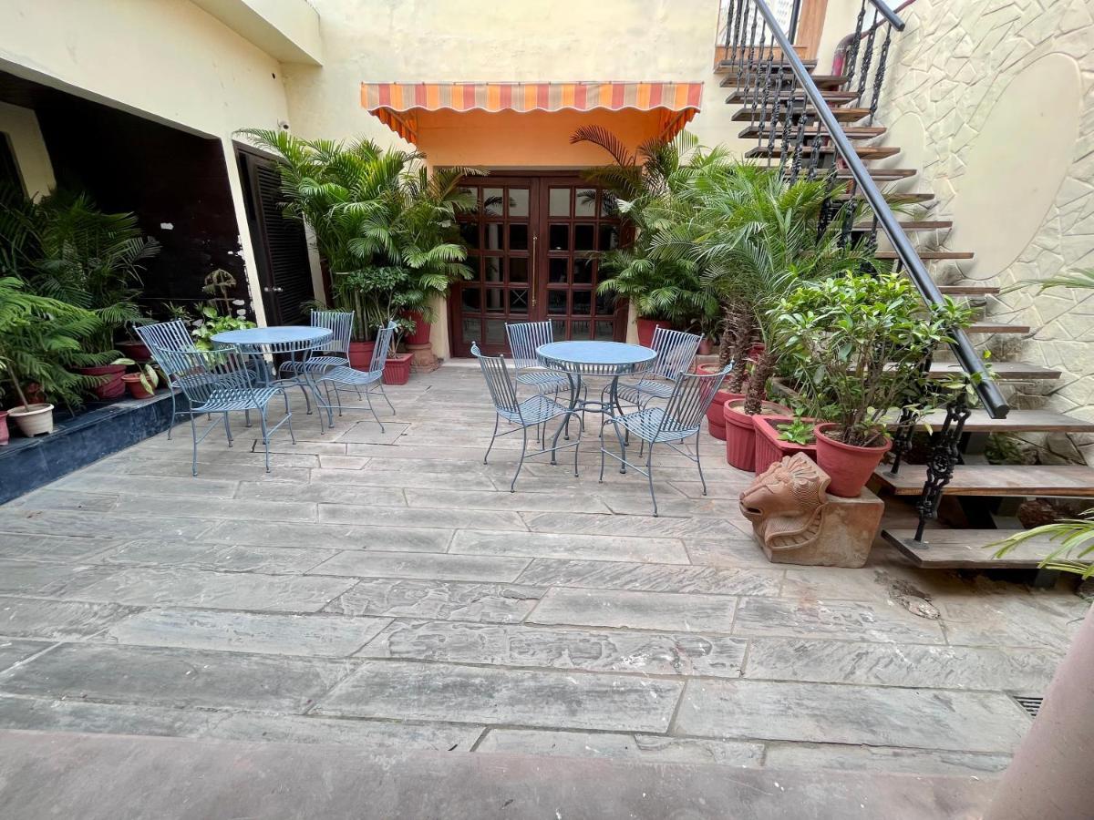Hotel Ratnawali - A Vegetarian Heritage