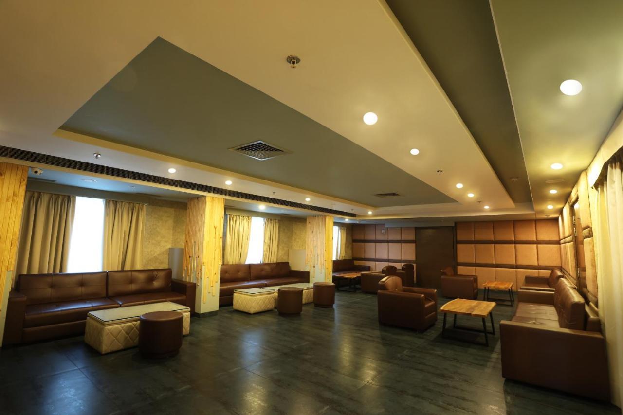 Hotel Royale Lalit 3*
