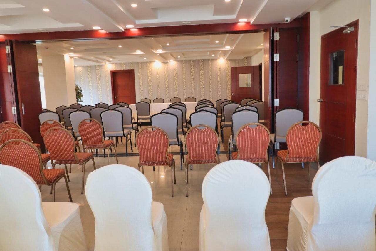 Crestmont Ashapurna Jaipur, Banipark Hotel