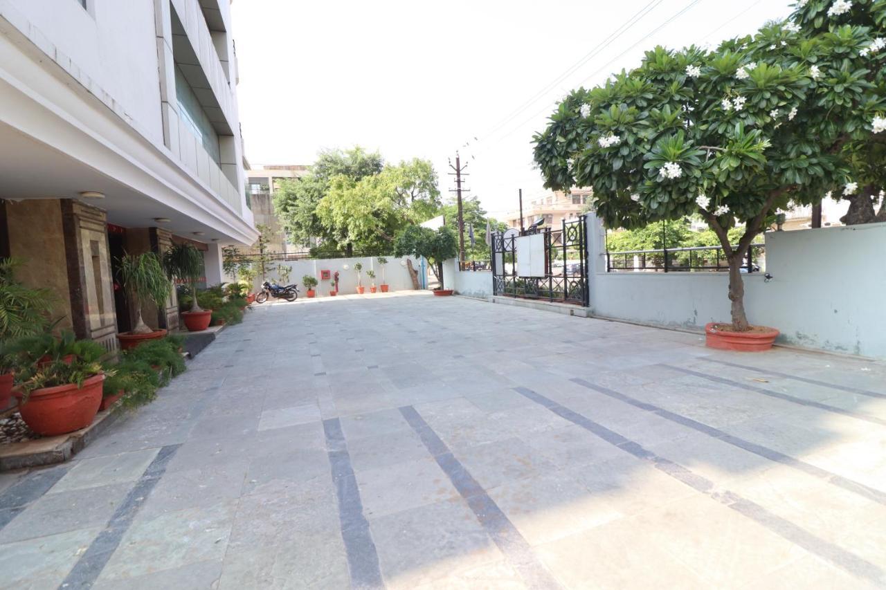Hotel Crestmont Ashapurna Jaipur, Banipark 3*