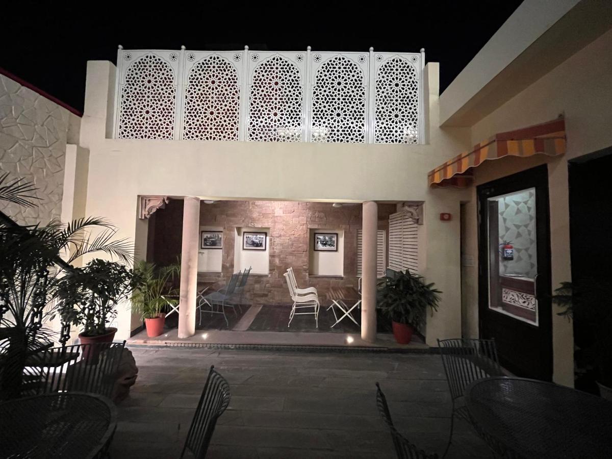 Hotel Ratnawali - A Vegetarian Heritage
