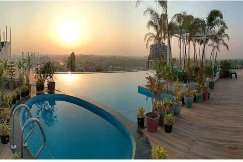 Apartment Lovely 1-bedroom With Small Kitchen And Pool