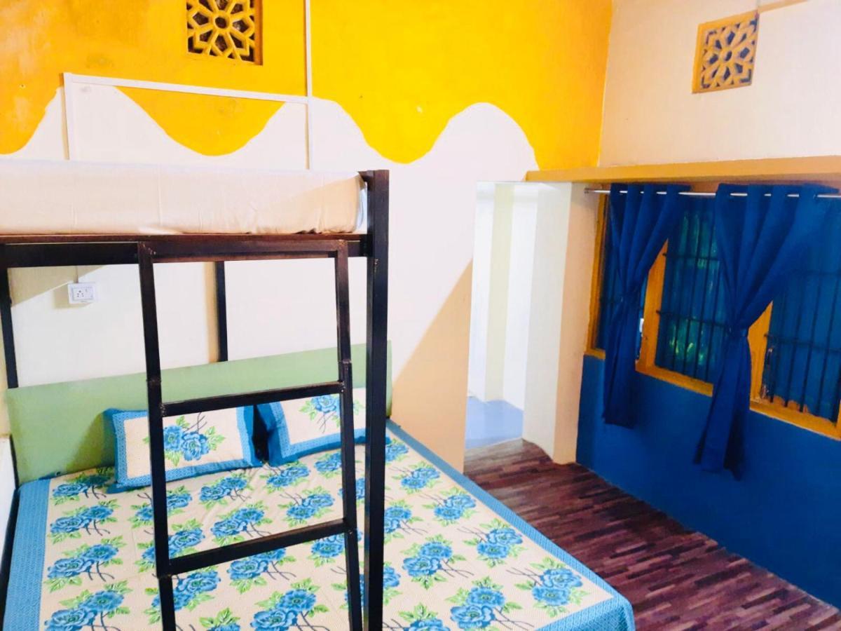 Housetel Hostel *