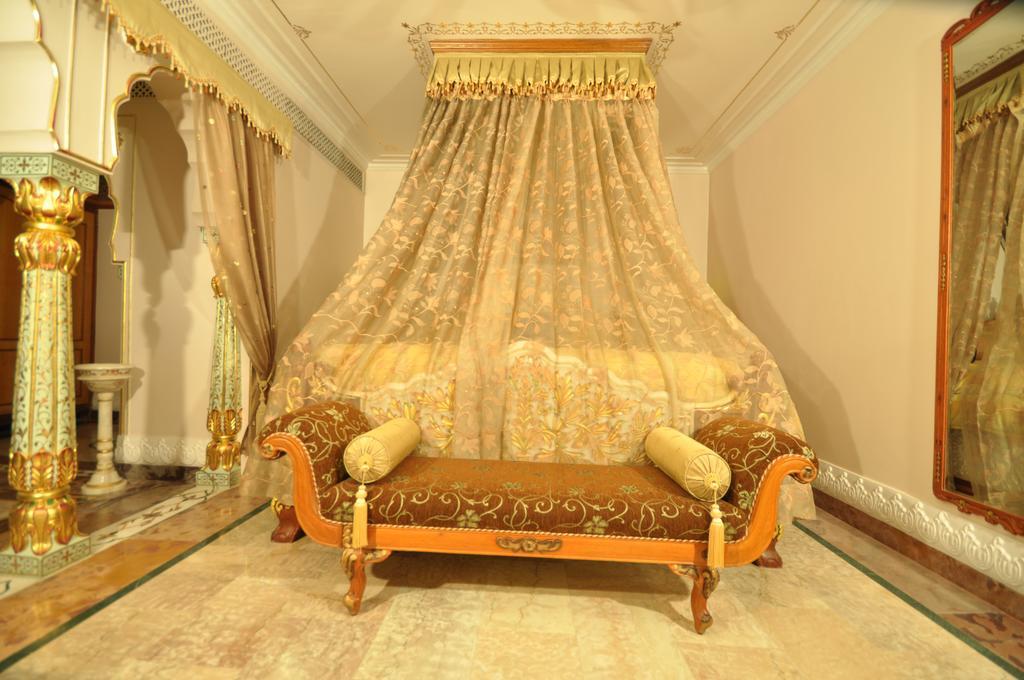 Resort Shiv