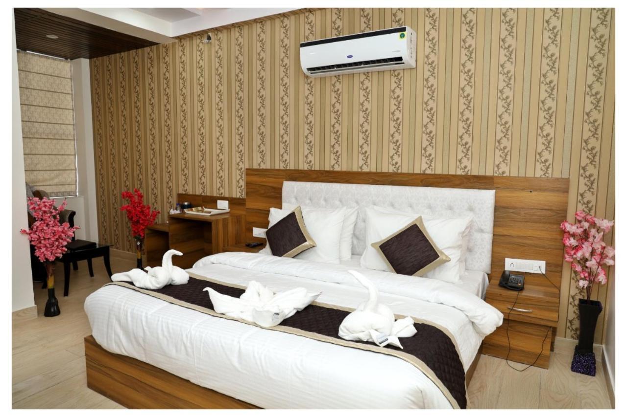 Signature Prime Vaishali Nagar 4*