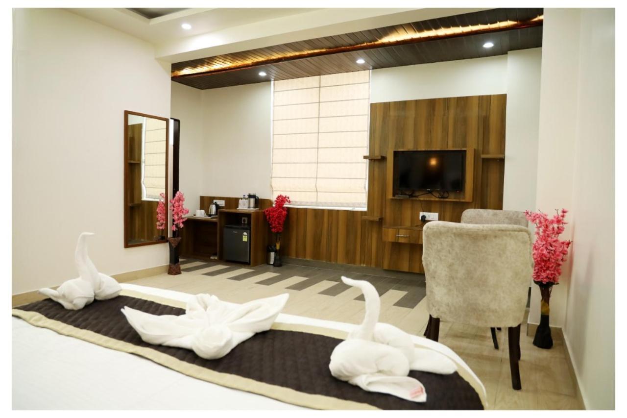 Signature Prime Vaishali Nagar 4*