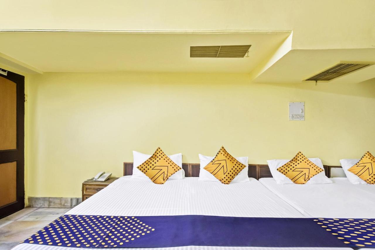 Spot On 62734 Sarfaraz Palace Hotel
