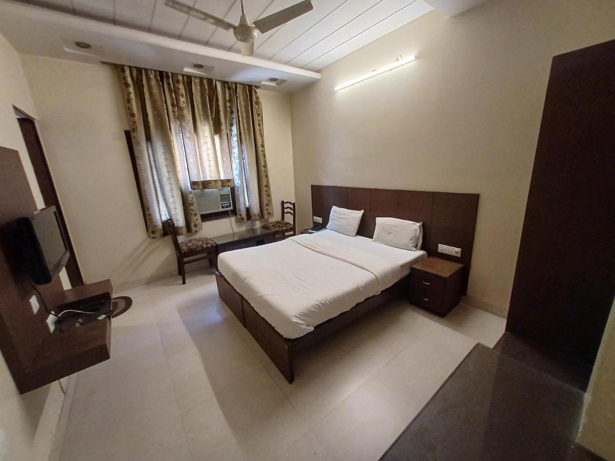 Raghav Palace Hotel 2*