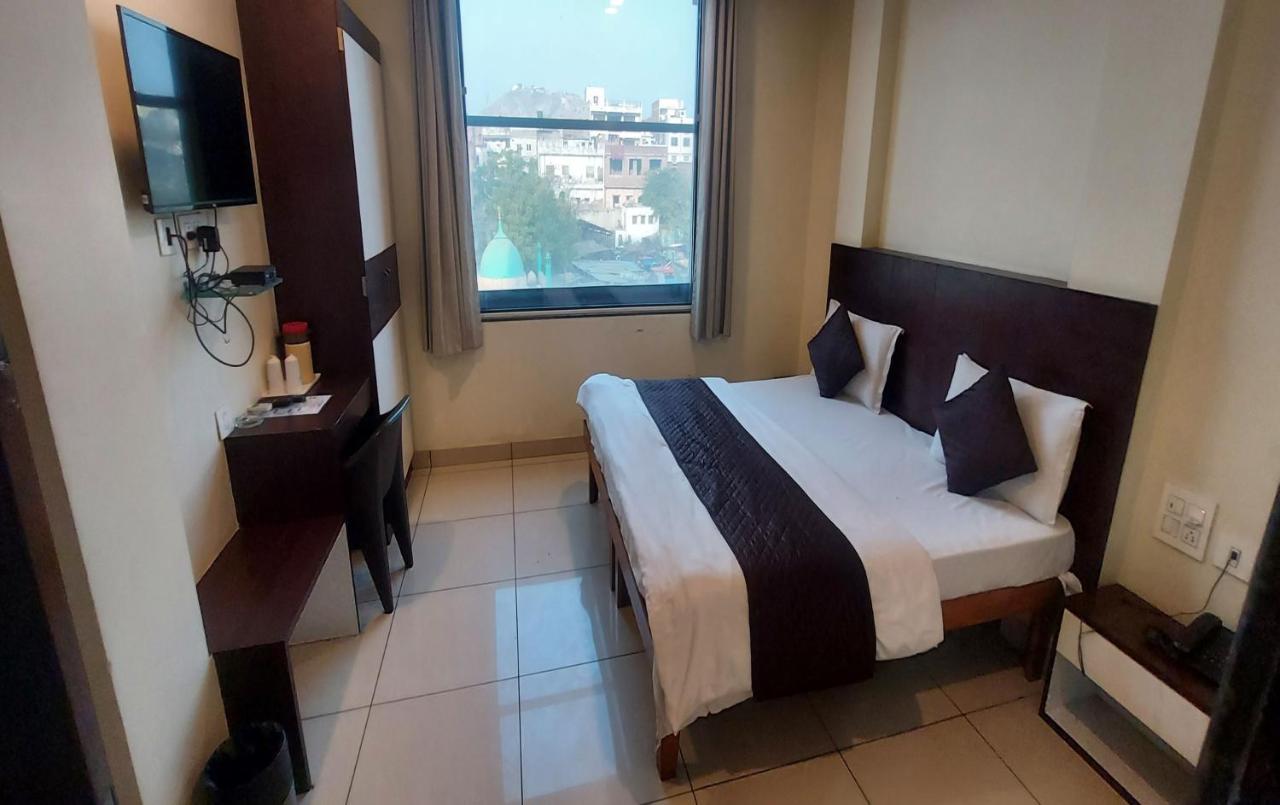 Hotel Rashika Palace 3*
