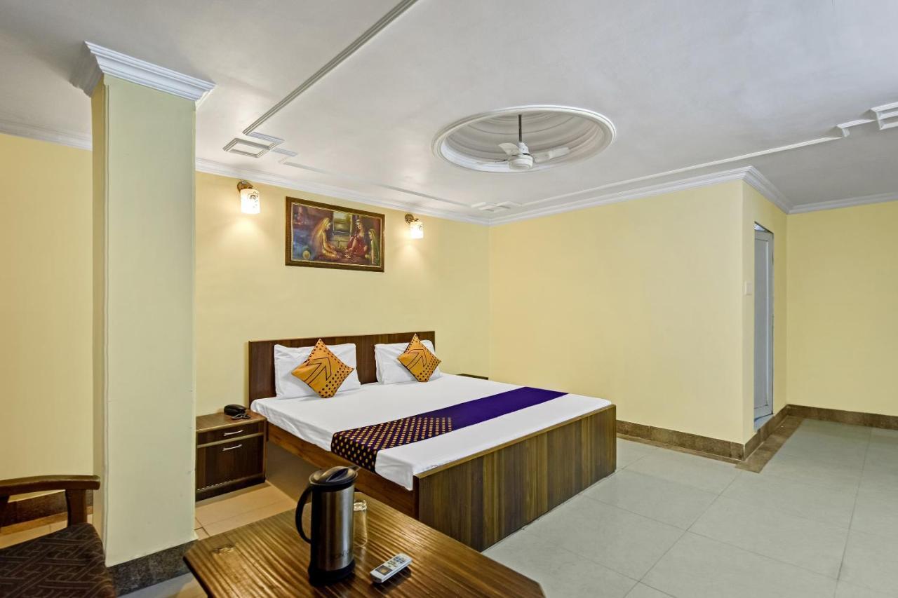 Spot On 62734 Sarfaraz Palace