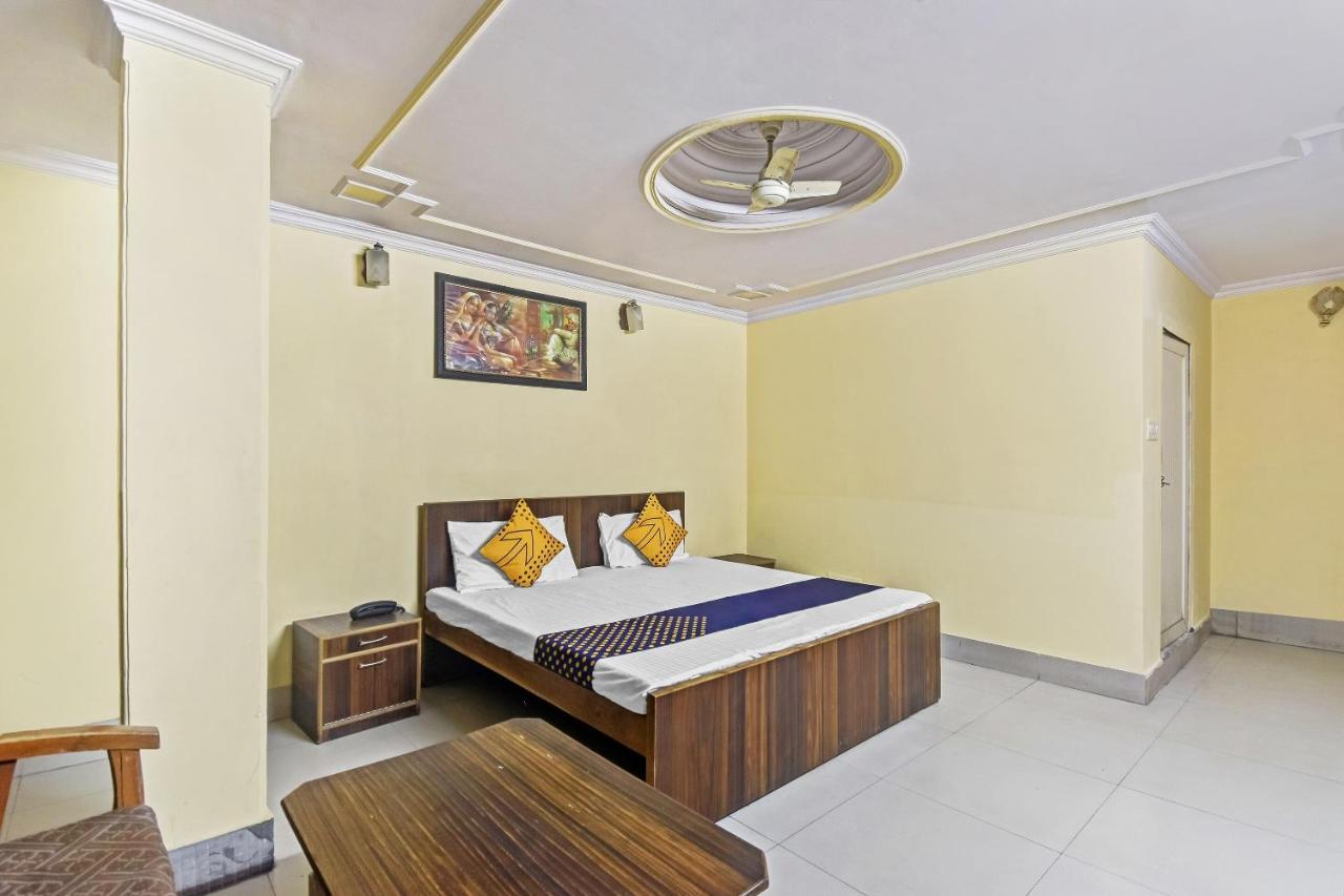 Spot On 62734 Sarfaraz Palace 2*