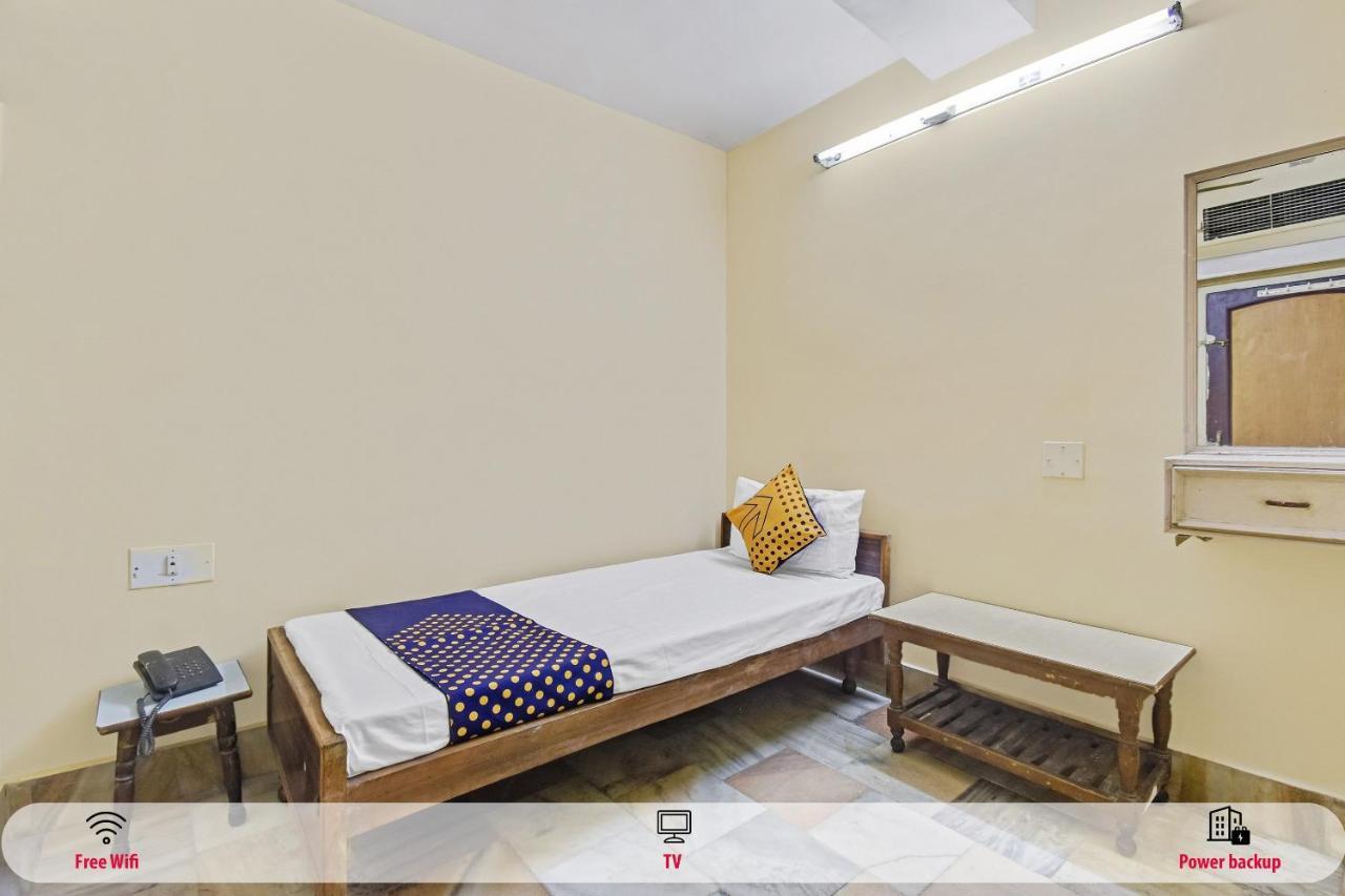 Hotel Spot On 62734 Sarfaraz Palace
