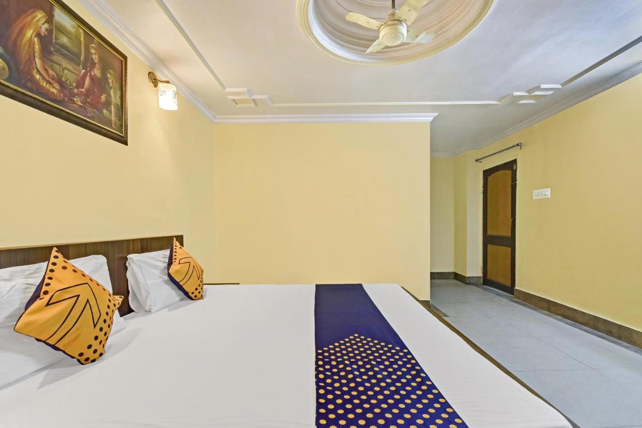 Spot On 62734 Sarfaraz Palace Hotel 2*