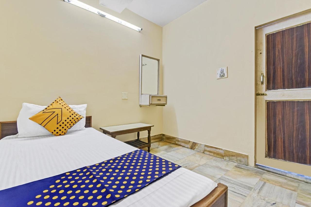 Spot On 62734 Sarfaraz Palace Hotel 2*
