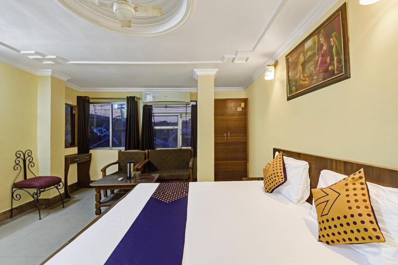 Spot On 62734 Sarfaraz Palace Hotel