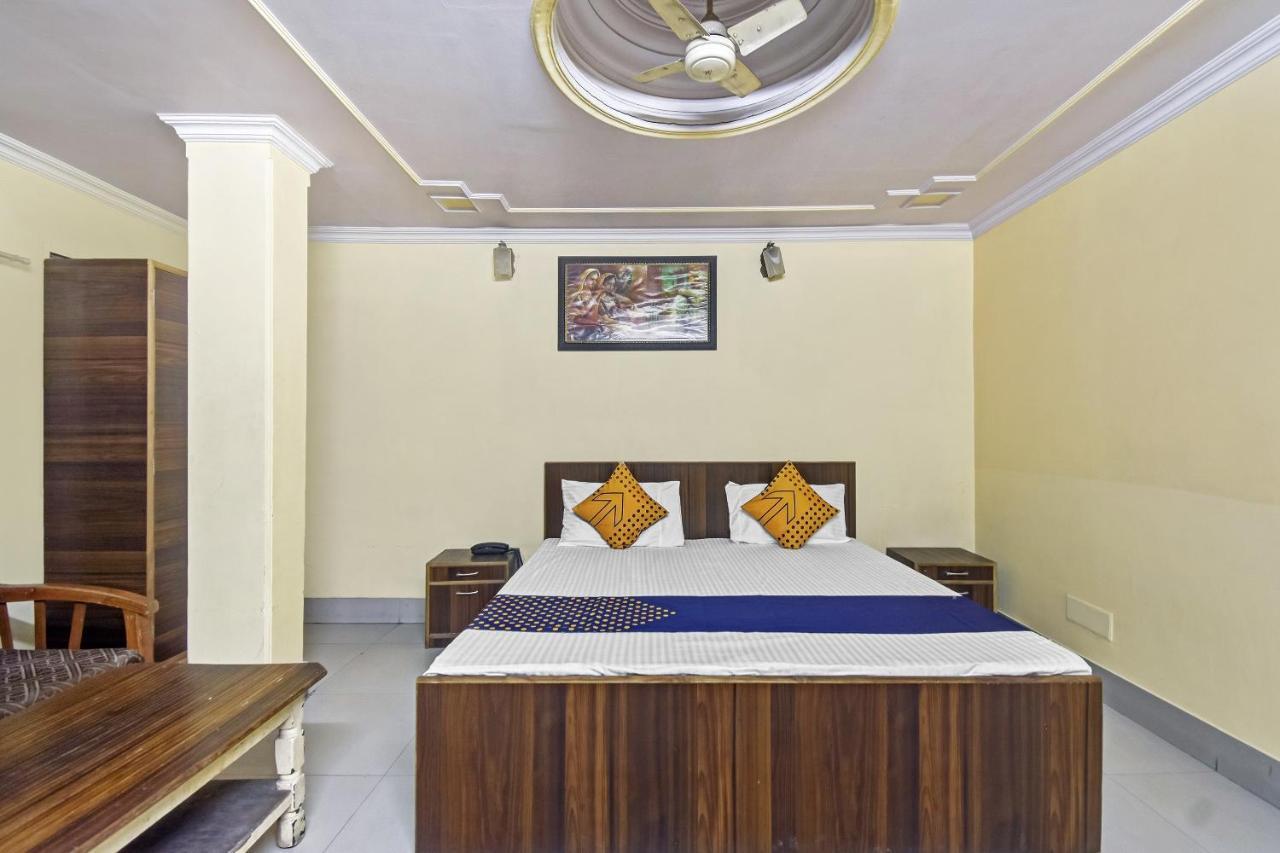 Hotel Spot On 62734 Sarfaraz Palace