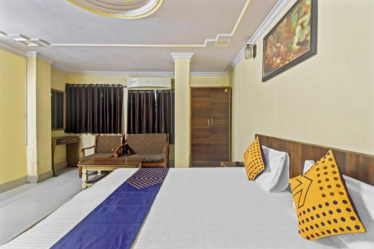 Spot On 62734 Sarfaraz Palace Hotel