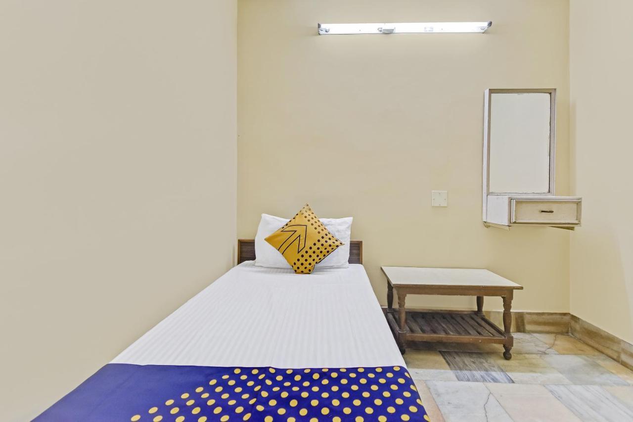 Spot On 62734 Sarfaraz Palace Hotel 2*