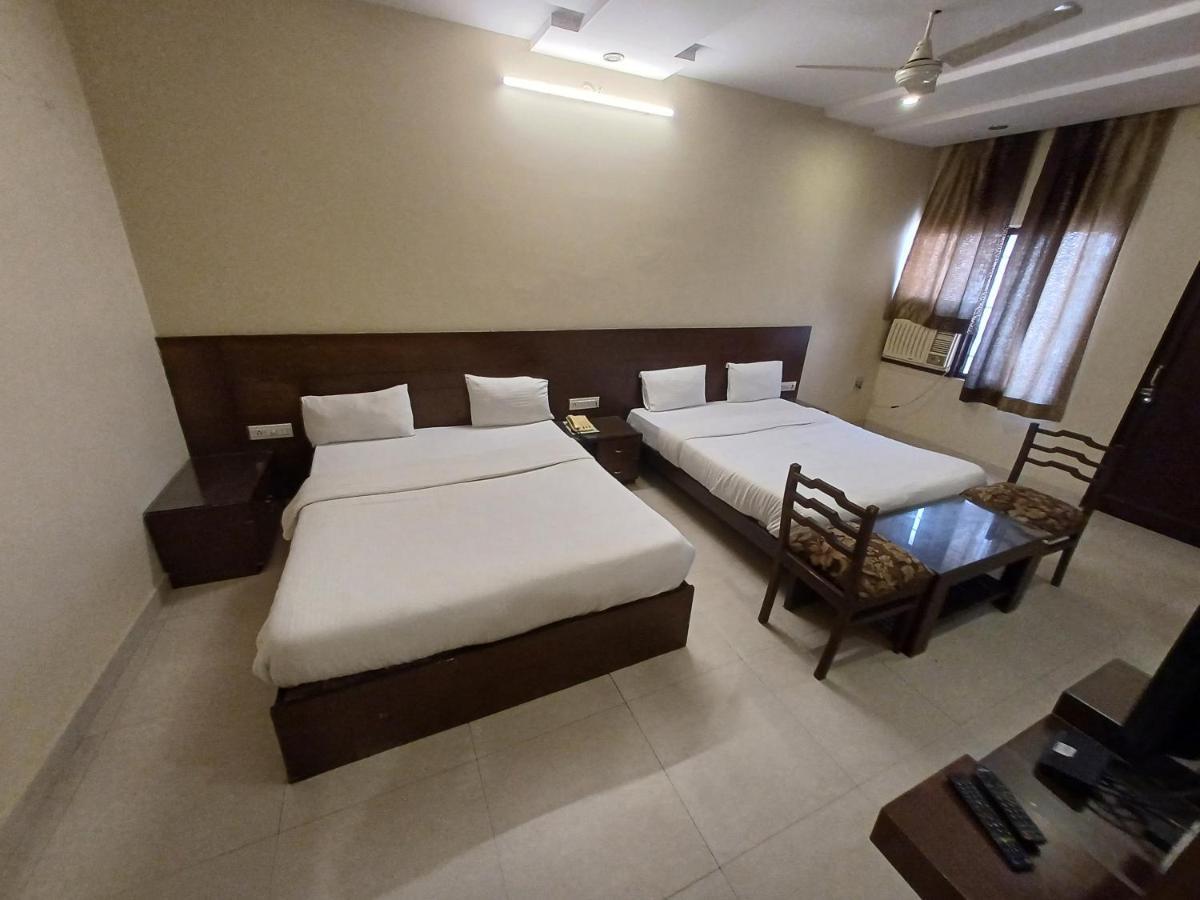 Raghav Palace Hotel 2*